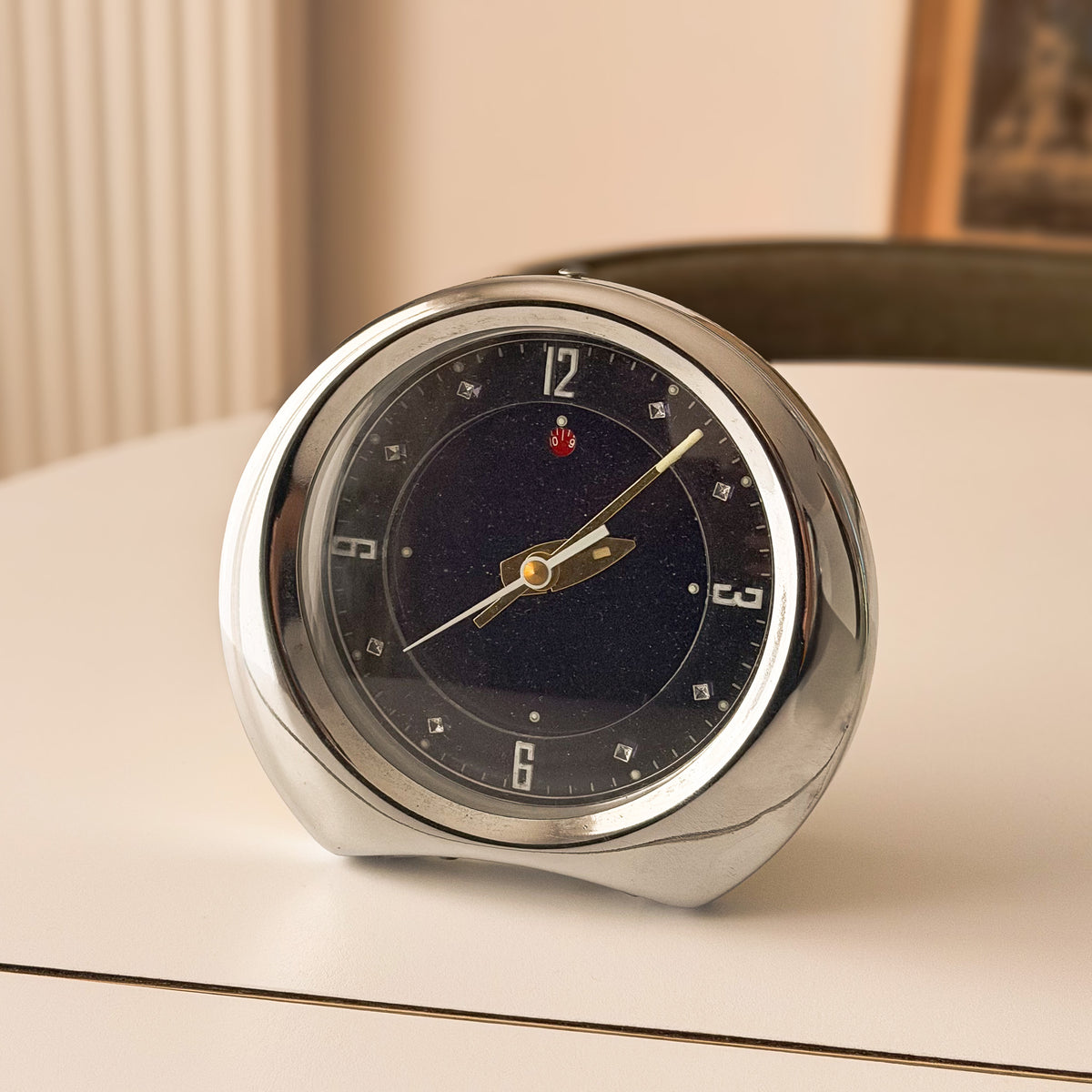 Diamond Shanghai vintage mechanical Space Age alarm clock with midnight blue dial and chrome case – photograph 1