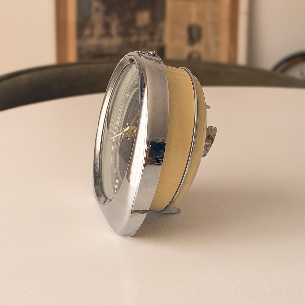 Diamond Shanghai vintage mechanical Space Age alarm clock with midnight blue dial and chrome case – photograph 5