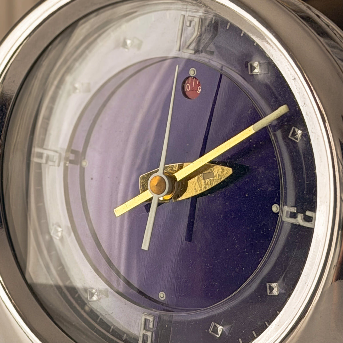 Diamond Shanghai vintage mechanical Space Age alarm clock with midnight blue dial and chrome case – photograph 3