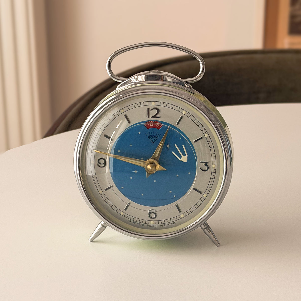 Vintage Diamond Shanghai Sputnik mechanical alarm clock in green with blue starry dial – photograph 1
