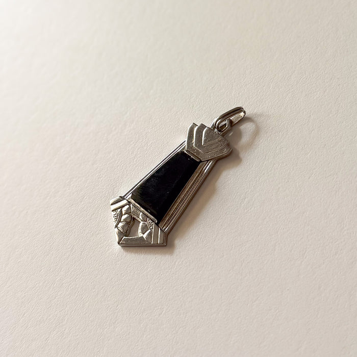 1920s–1930s style GIROR onyx pendant on neutral white background